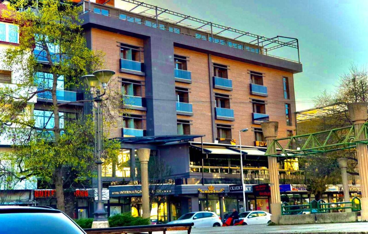 International Palace Veles Luaran gambar