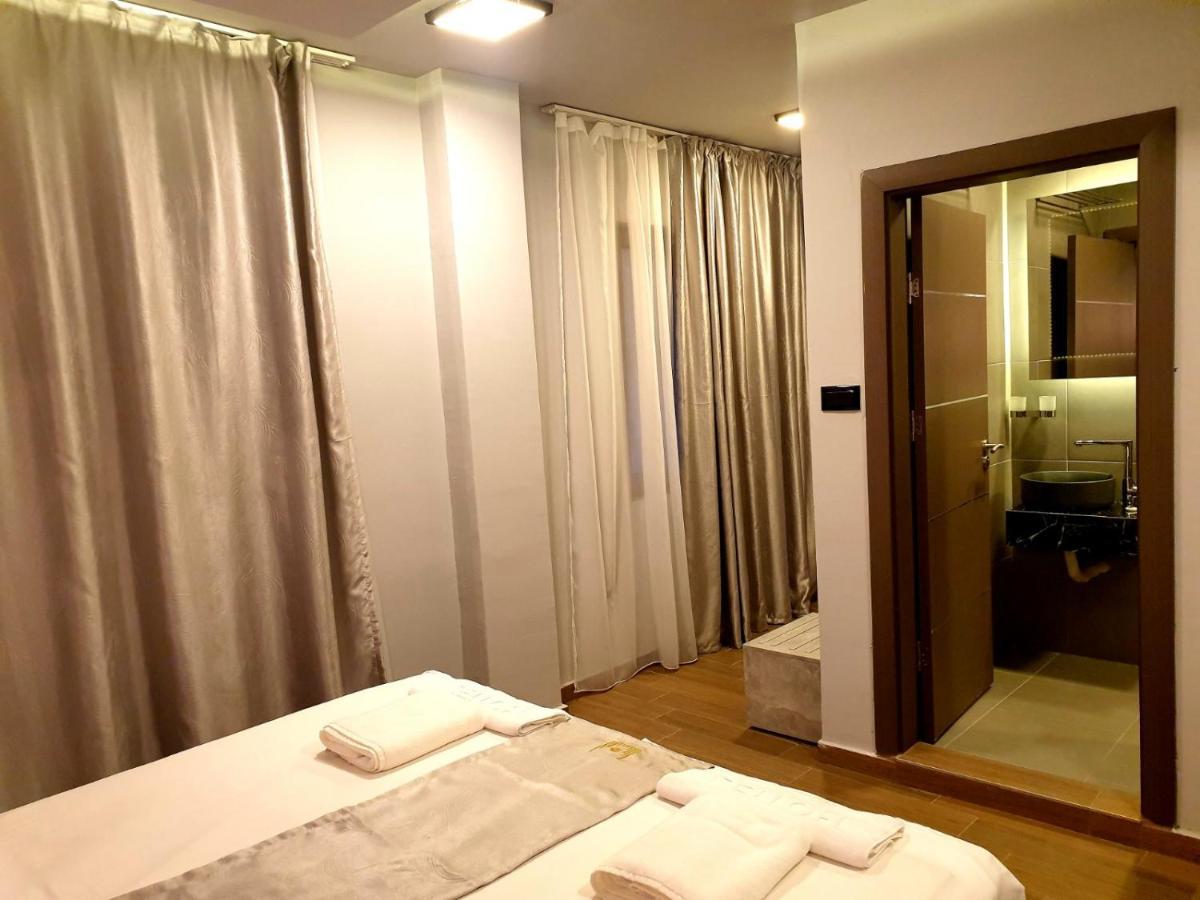 International Palace Veles Luaran gambar