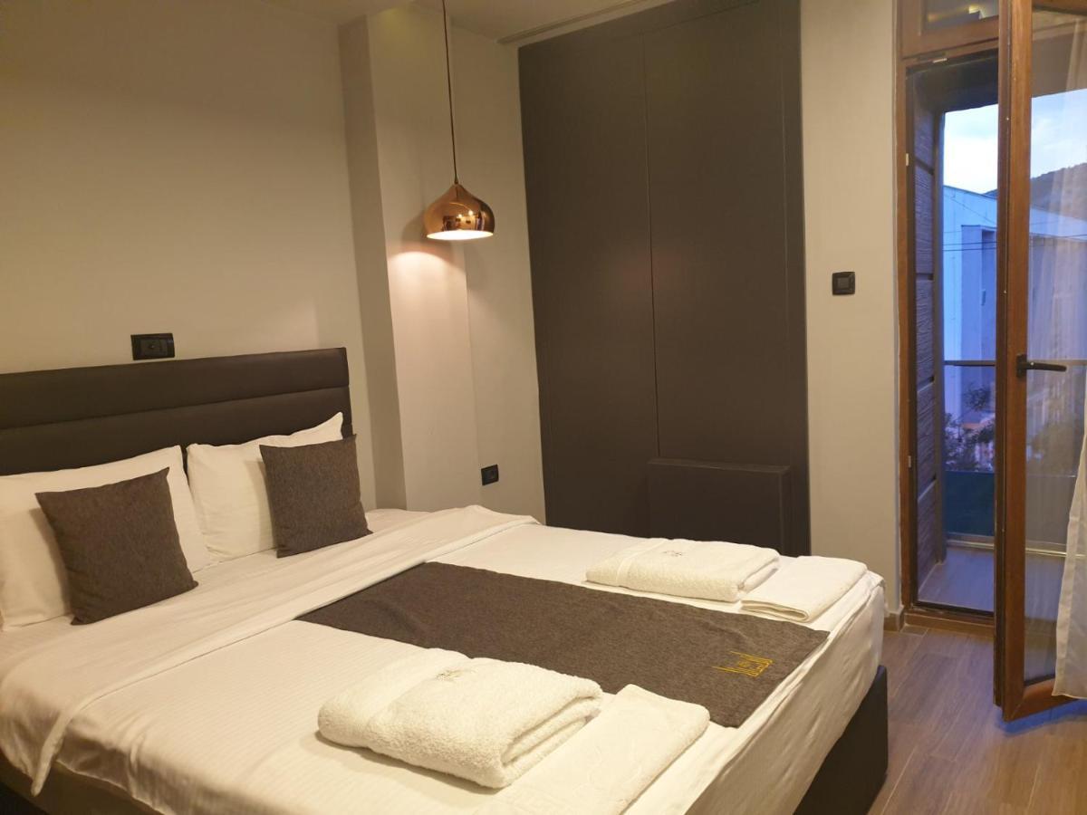 International Palace Veles Luaran gambar