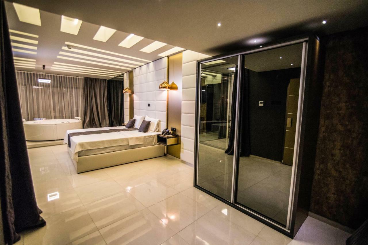 International Palace Veles Luaran gambar