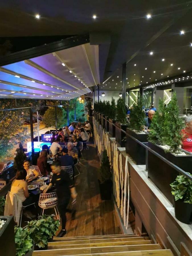 International Palace Veles Luaran gambar