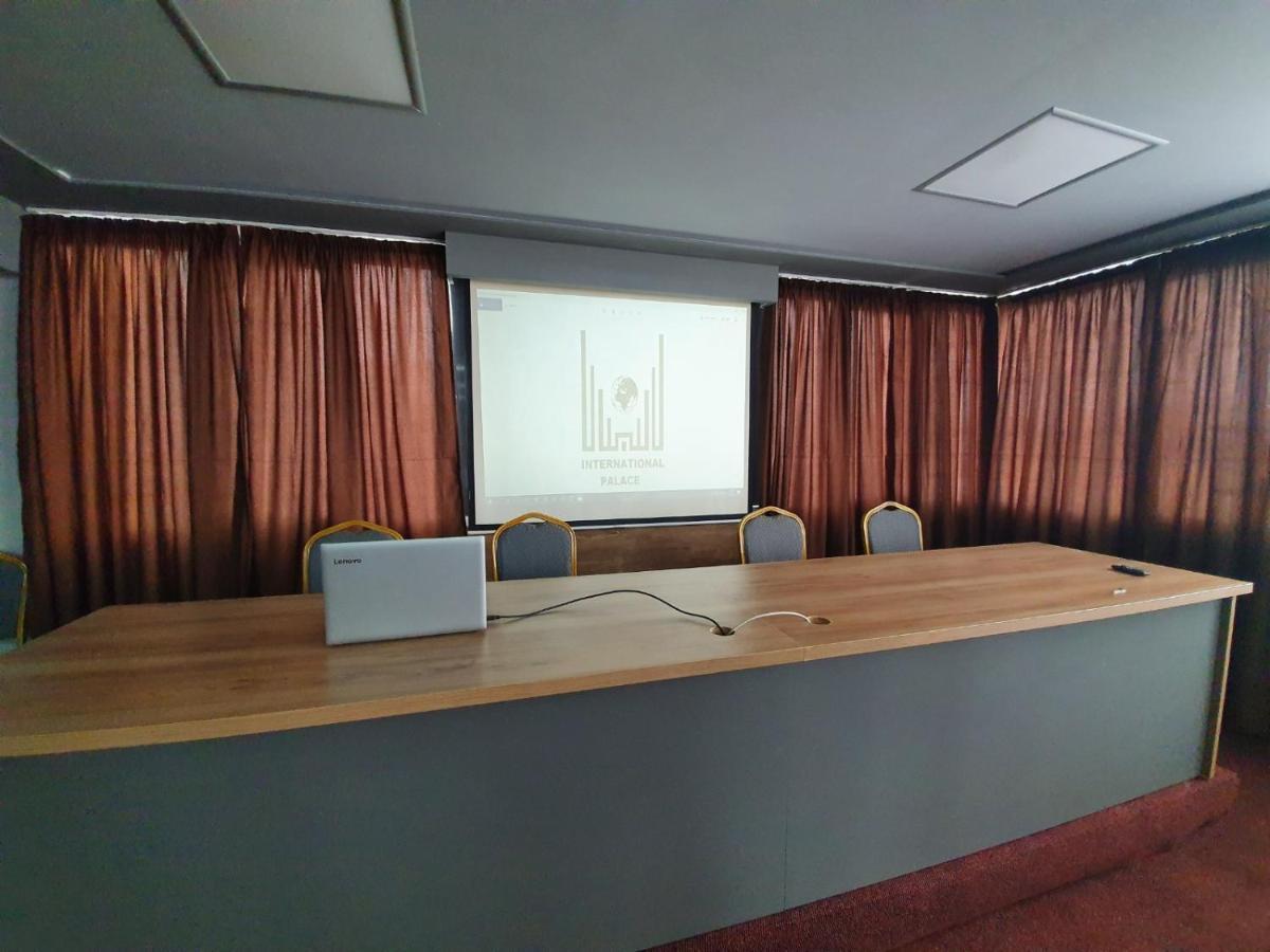 International Palace Veles Luaran gambar